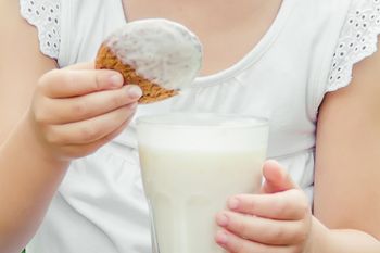 Krowie się chowa. Pij szklankę dziennie, a twoje jelita odżyją