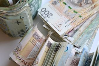 Dewaluacja sposobem na inflację? "To jest skok na kasę obywateli"