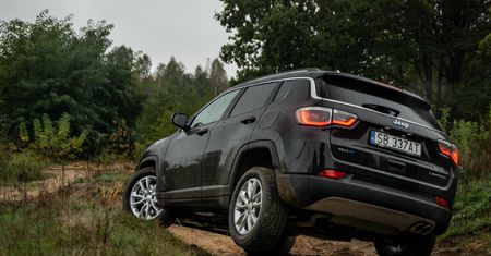 Pierwsza jazda: Jeep Compass 4xe PHEV – mimo elektryfikacji, zachował terenowy charakter