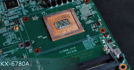 Zhaoxin KX-U6780A - testy chińskiego procesora. Czy ma szansę w starciu z modelami Intel i AMD?