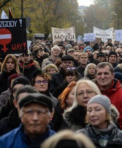 "Czarny Protest" przed Sejmem. "Nie składamy parasolek"