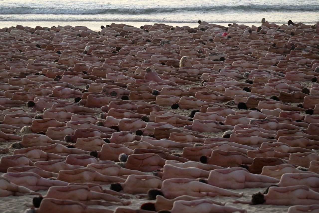 Tysiące nagich osób na plaży w Australii. "Byłam przerażona"