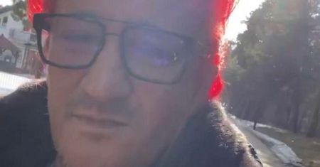 Michał Wiśniewski przyłapany na spacerze. Fani zaniepokoili się jego wyglądem