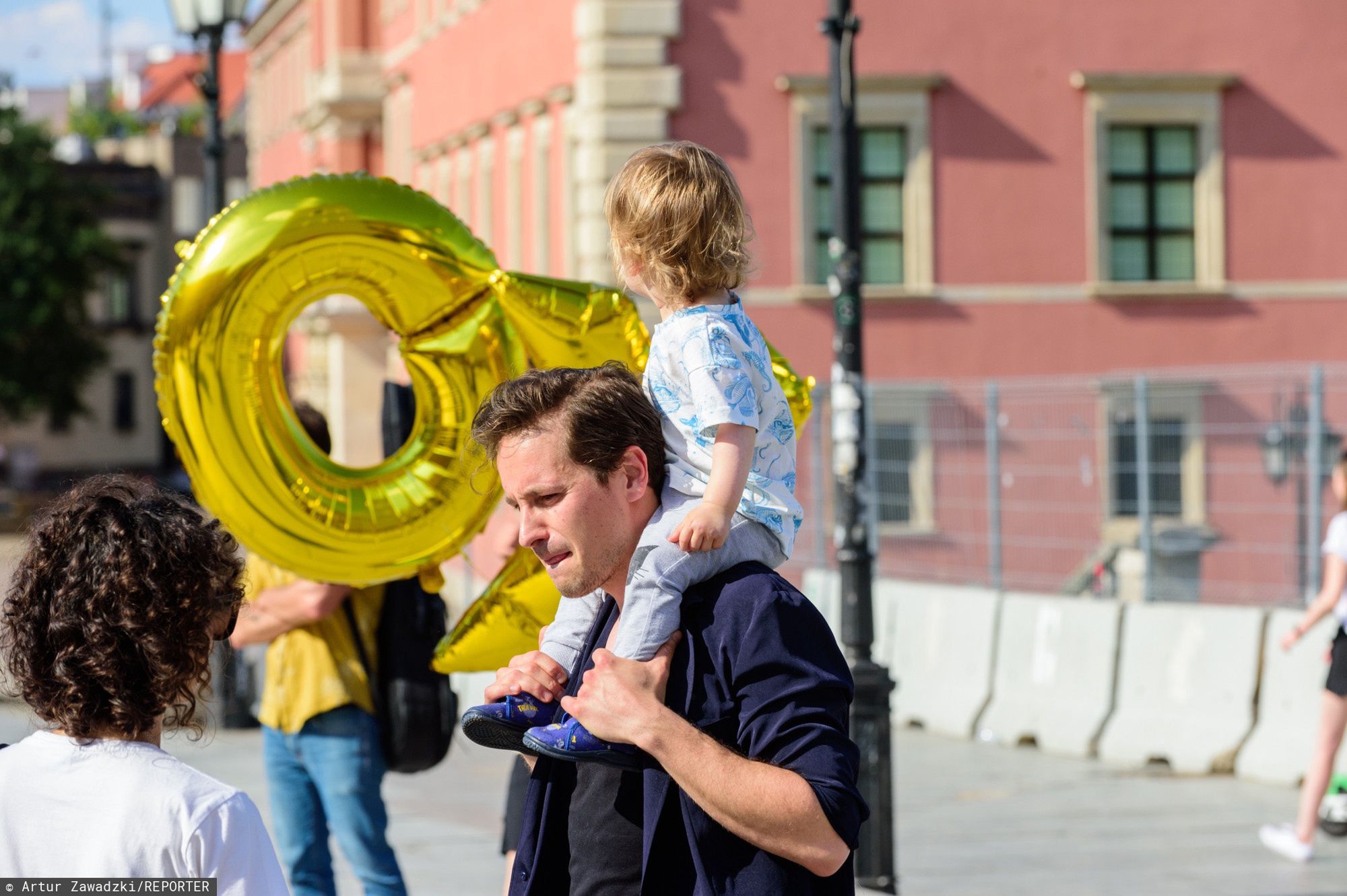 Krzysztof Zalewski zabrał rodzinę na protest 