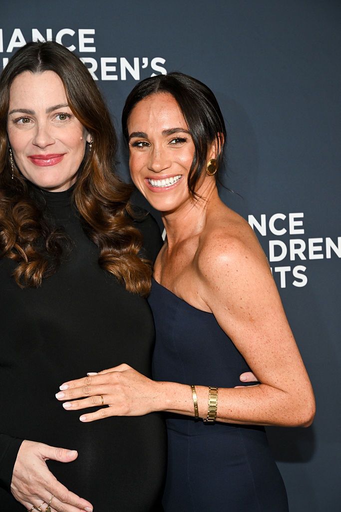 Meghan Markle i Kelly Mckee Zajfen 