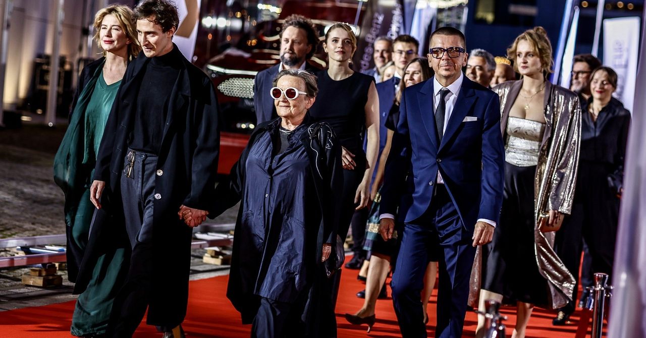 Moda i film: kreacje gwiazd na gali zamknięcia 50. FPFF w Teatrze Muzycznym w Gdyni