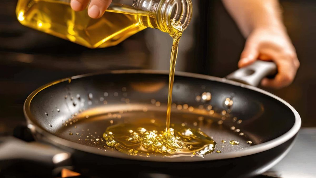 Tłuszcze roślinne nie zawierają cholesterolu, mają mniej kwasów nasyconych, a więcej korzystnych kwasów jedno- i wielonienasyconych.