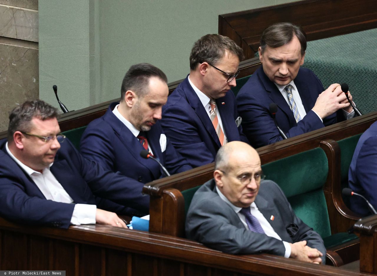 "Powinni opuścić parlament". Bosak ocenił posłów Ziobry