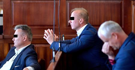 Afera PCK. Byli politycy PiS skazani. Poszło o okradanie kontenerów z odzieżą