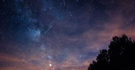 Szykuje się zjawiskowa noc. Nawet 150 spadających gwiazd na godzinę