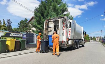 Przez system kaucyjny gminy straciły połowę dochodów. Oto skutki