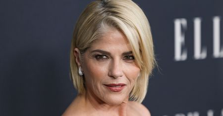 Selma Blair STANĘŁA PRZED SĄDEM po awanturze w samolocie. Tak tłumaczą ją prawnicy: "Proszę spojrzeć na jej dorobek i to, co zrobiła dla ludzi"