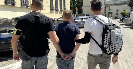 Narkotykowy duet z Ursusa rozbity – 9 kilogramów zakazanych substancji w mieszkaniu