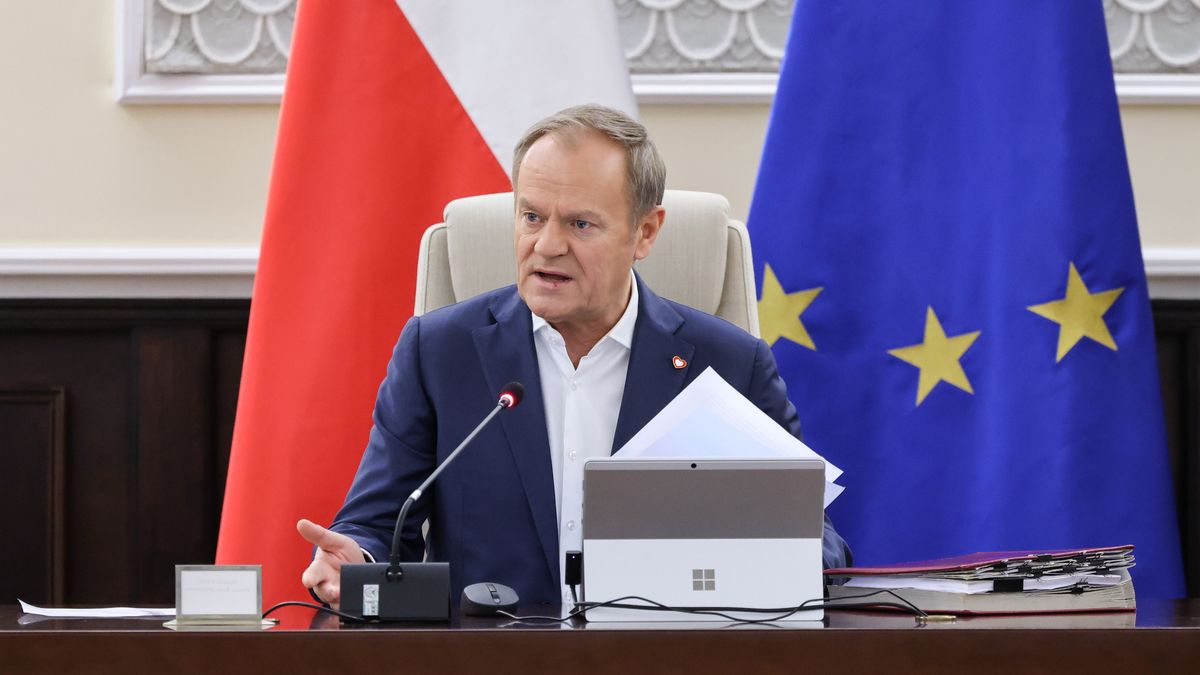 Donald Tusk
Warszawa, 11.02.2025. Premier Donald Tusk podczas posiedzena rz�du w siedzibie Kancelarii Prezesa Rady Ministr�w w Warszawie, 11 bm. Rada Ministr�w ma si� zaj�� m.in. projektem nowelizacji ustawy o wsp�pracy rozwojowej, umo�liwiaj�cym Bankowi Gospodarstwa Krajowego udzielanie pomocy rozwojowej poza krajem. (aldg) PAP/Albert Zawada
Albert Zawada
BGK, kancelaria, KPRM, nowelizacja, obrady, polityk, polityk polityka, polityka, Polski, pomoc, posiedzenie, rada ministr�w, rady ministr�w, rozwojowa, rozw�j, rz�d, rz�du, UE, za granic� granicami, przypinka serduszko serce