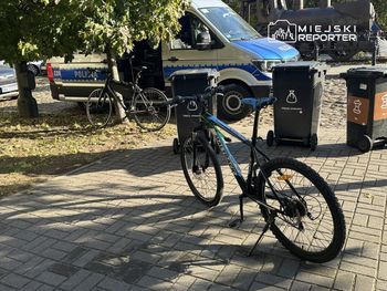 Warszawa: Czołowe zderzenie rowerzystów na Mokotowie. Jedna osoba w szpitalu