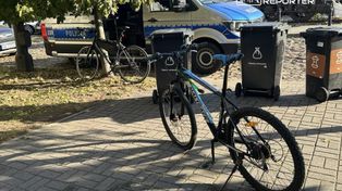 Warszawa: Czołowe zderzenie rowerzystów na Mokotowie. Jedna osoba w szpitalu