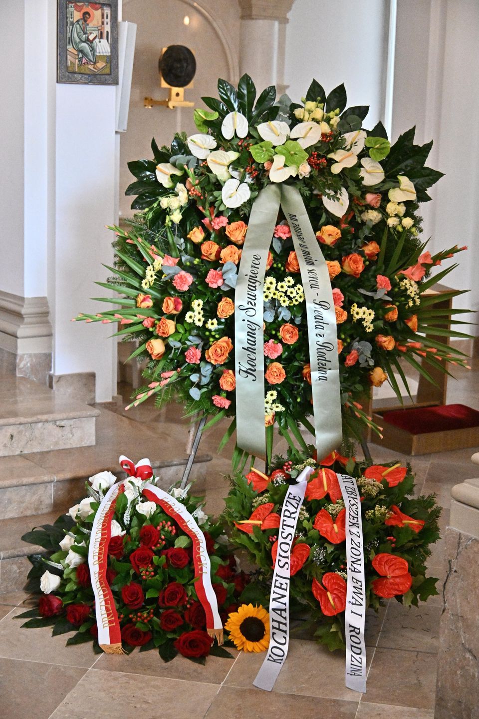 Wieńce na pogrzebie Igi Cembrzyńskiej