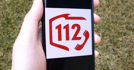 Alarm112 zamiast numeru 112. Wezwanie pomocy bez rozmowy