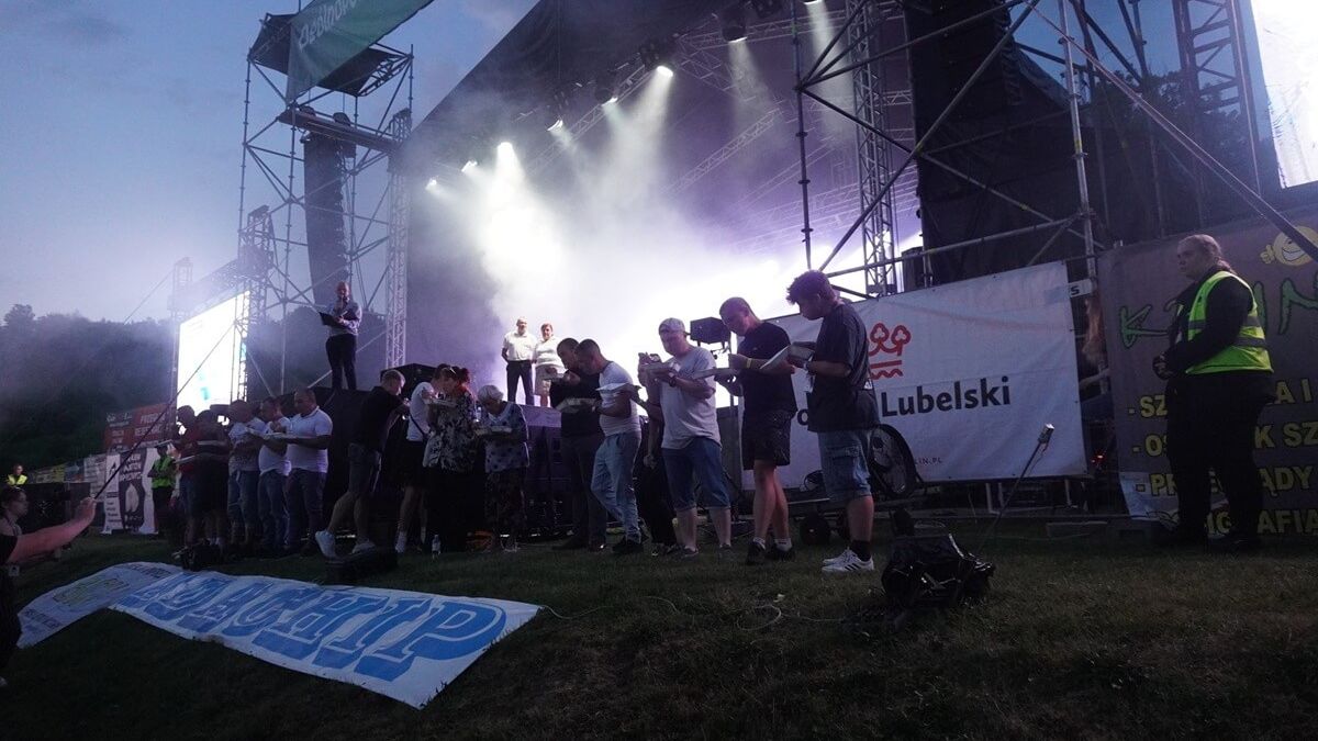 Zawody w jedzeniu pierogów w Bychawie