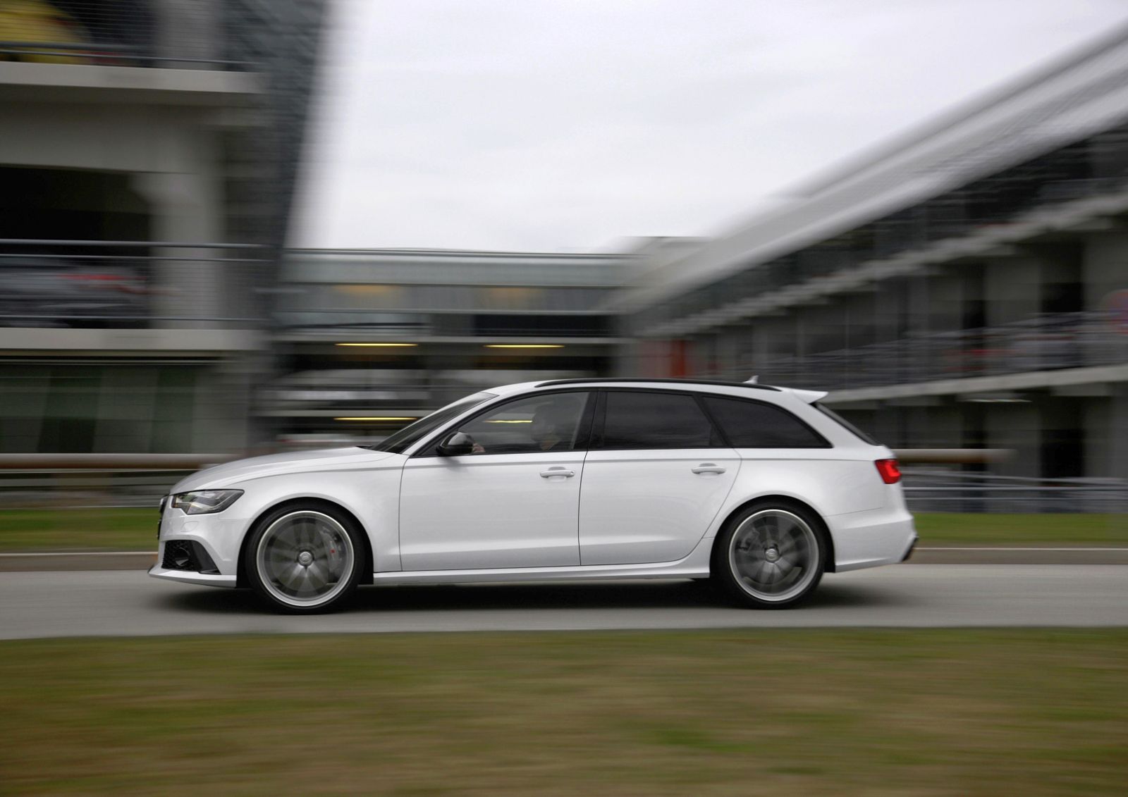 Nowe Audi RS6 Avant - zadziorne kombi [galeria] 44