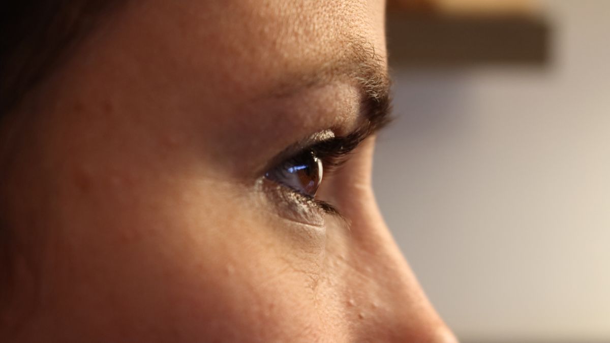 Close-Up Of Woman Looking AwayAlessandro  Contini / EyeEm