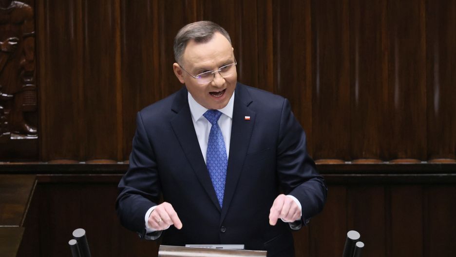 Andrzej DudaWarszawa, 11.03.2022. Prezydent Andrzej Duda przemawia podczas uroczystego zgromadzenia pos��w i senator�w na sali plenarnej Sejmu w Warszawie, 11 bm. Zgromadzenie Narodowe odbywa si� w przededniu 23. rocznicy wst�pienia Polski do NATO. (mr) PAP/Leszek Szyma�skiLeszek Szyma�skipolityk, polityka, pos�owie, sejm, sejmie, sejmowa, sejmowej, senatorowie, zgromadzenie narodowe