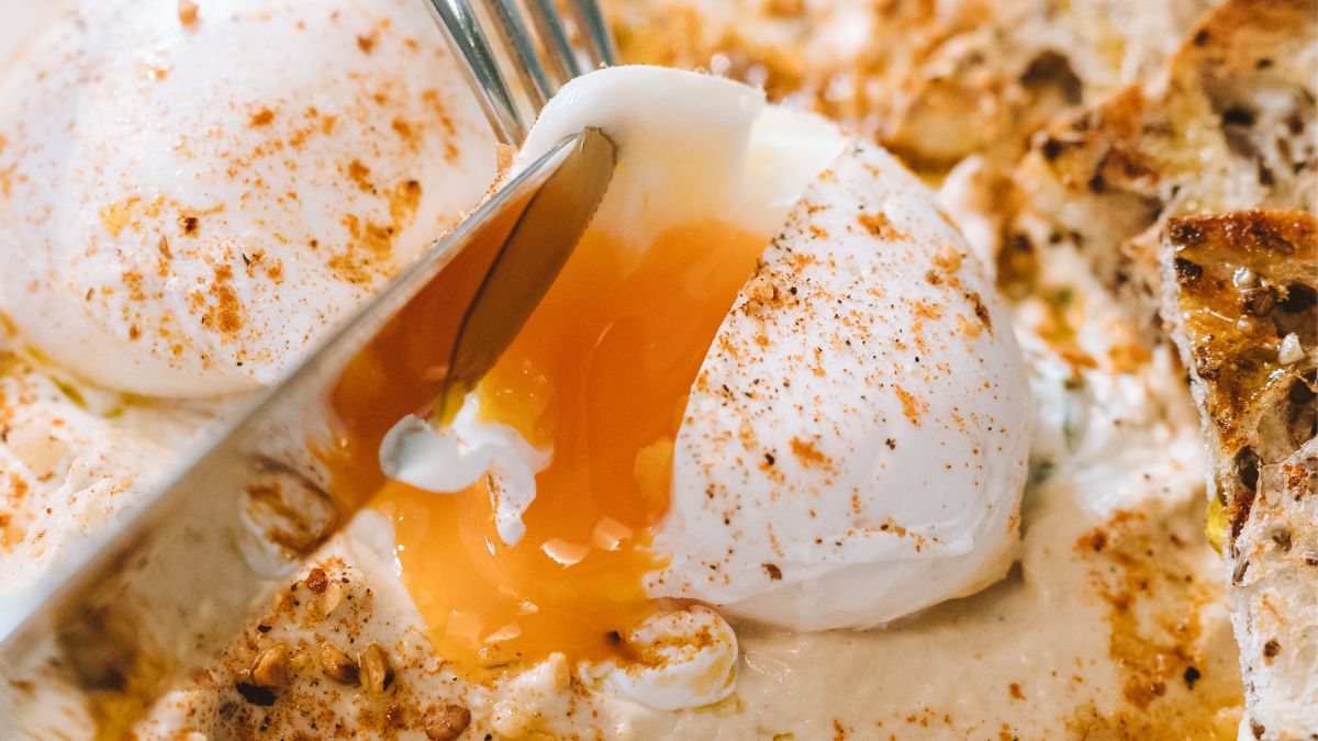 Jajka sadzone na occie, czyli gotowane w koszulkach