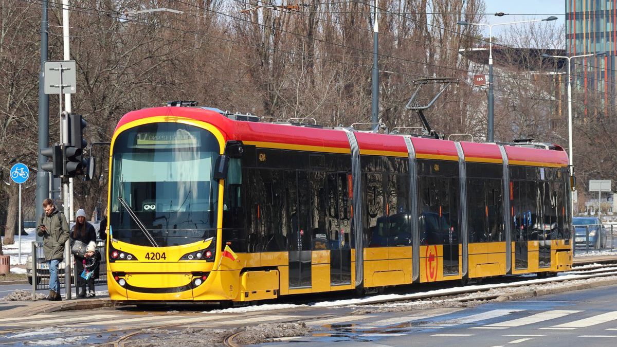 Kobieta wpadła pod tramwaj w Warszawie 