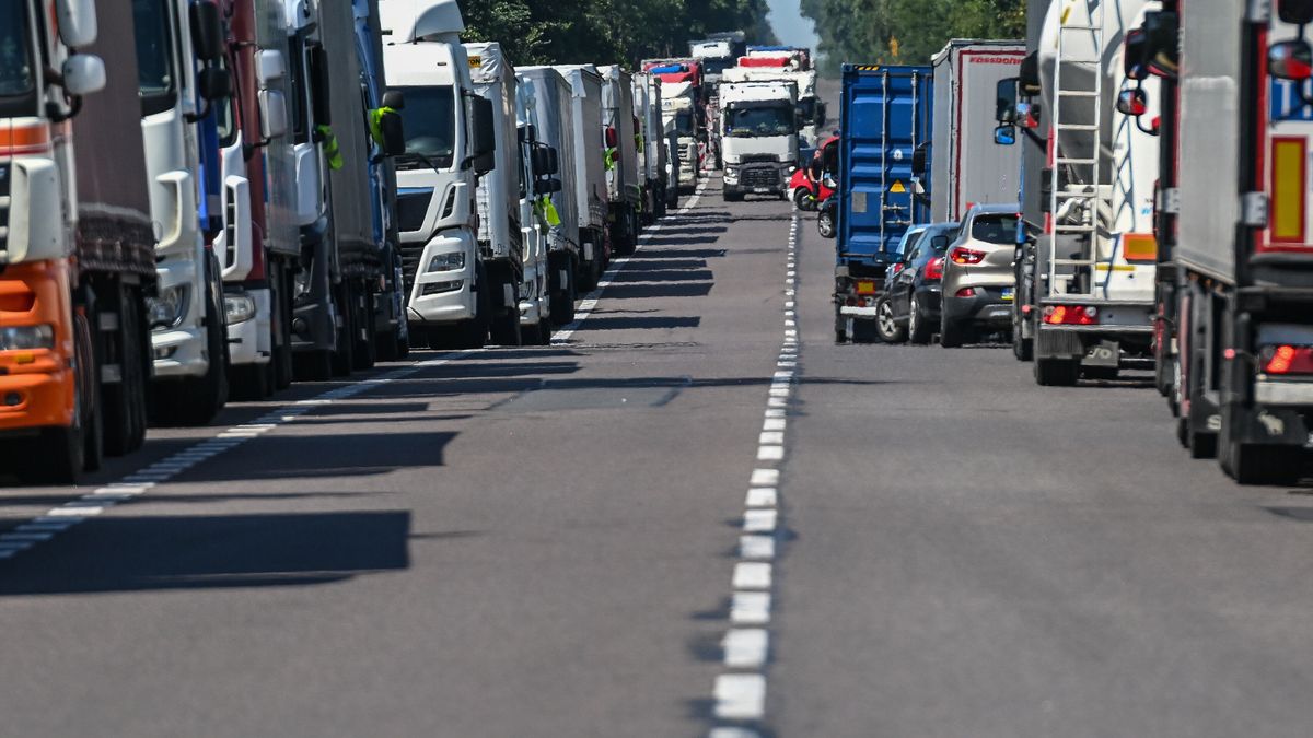 kolejka TIRów
Wojtek Jargiło
ciężarówki, granica, graniczne, kolejka, Kukuryki-Kozłowiczy, polsko-białoruska, transport towarów