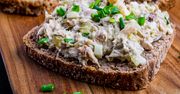 Wysokobiałkowa pasta na kanapki. Syci na długo i wspiera pracę mózgu oraz serca