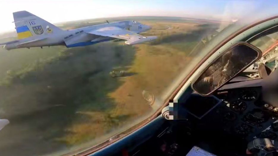 Su-25 w pobliżu linii frontu