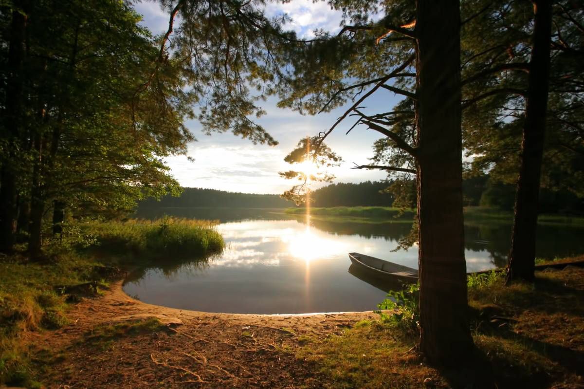 Nie tylko plaża: jak dbać o czystość jezior i rzek podczas wypoczynku