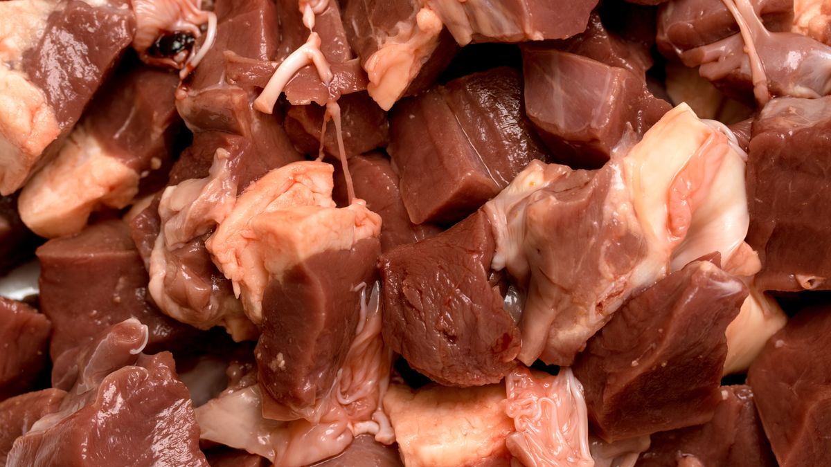 Pokrojone w plastry serca wołowe są doskonałe na gulasz
