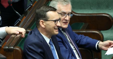 Rząd szykuje ryzykowną podwyżkę dla Polaków. Grozi nam fala zwolnień