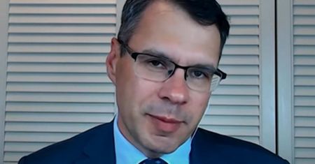 Karnowski broni PiS: Wysoki poziom zgonów to skutek palenia przez Polaków