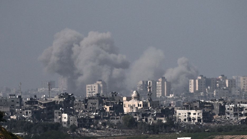 Wojna izraelsko-palesty?ska
A picture taken from Israel's southern city of Sderot shows smoke billowing during an Israeli airstrike on the northern Gaza Strip on October 24, 2023, amid ongoing battles between Israel and the Palestinian group Hamas. (Photo by Aris MESSINIS / AFP)
ARIS MESSINIS