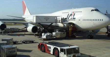 Samolotem bez bagażu. Pasażerowie mają zostawić ubrania w domu