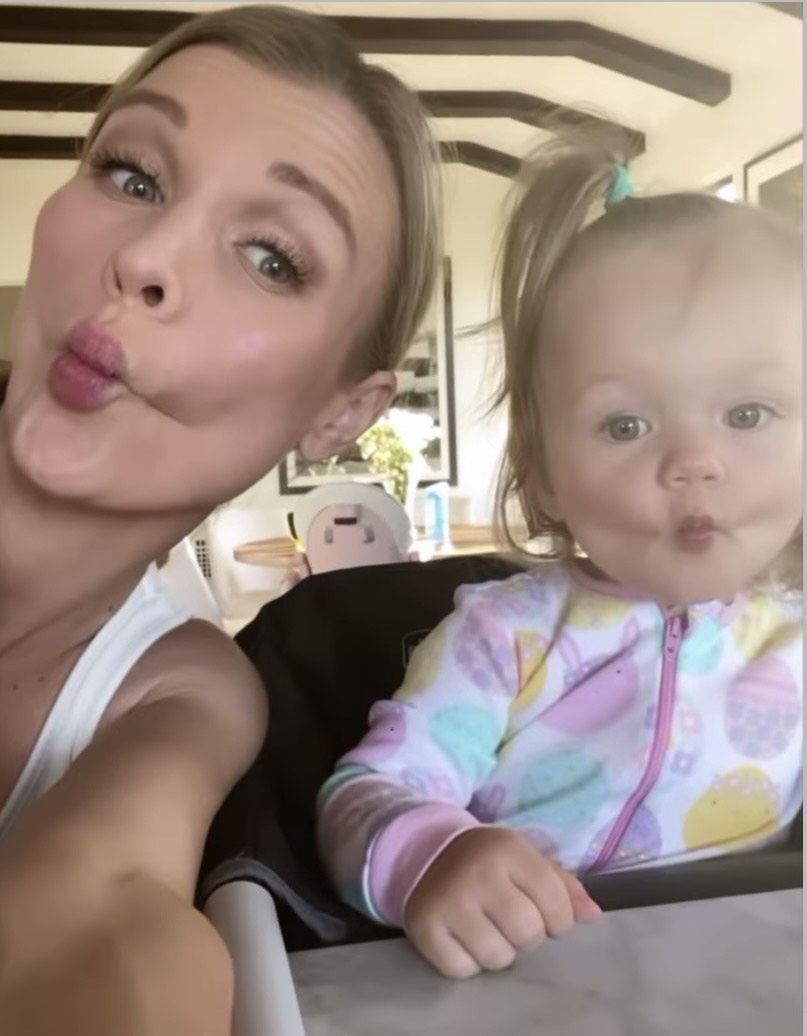 Skromna Joanna Krupa wozi córeczkę w wózku za 800 złotych