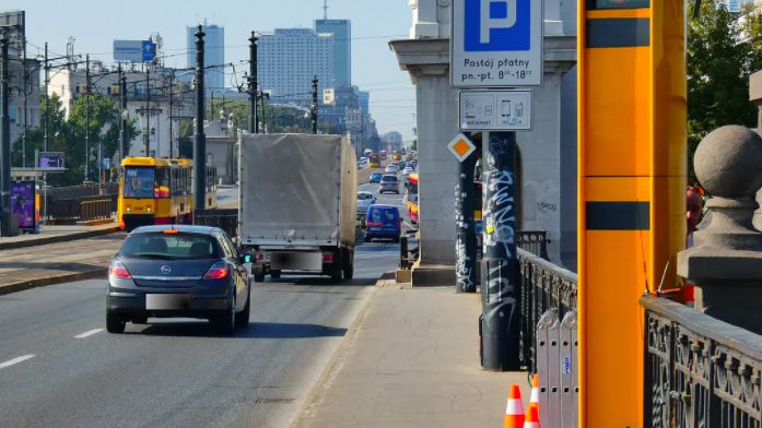Warszawa. Fotoradary z mostu Poniatowskiego włączone do systemu nadzoru nad ruchem drogowym (Źródło: Agencja Gazeta, fot: Dariusz Borowicz)