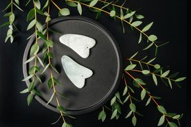 Kamień Gua Sha – który wybrać i jak używać? Jakie są efekty masażu?