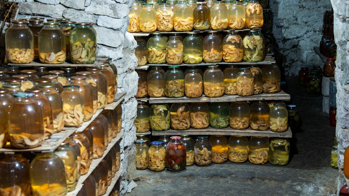 Bombaż na wieczku? Uwaga, tak ujawnia się jad kiełbasiany