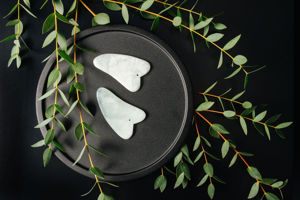 Kamień Gua Sha – który wybrać i jak używać? Jakie są efekty masażu?