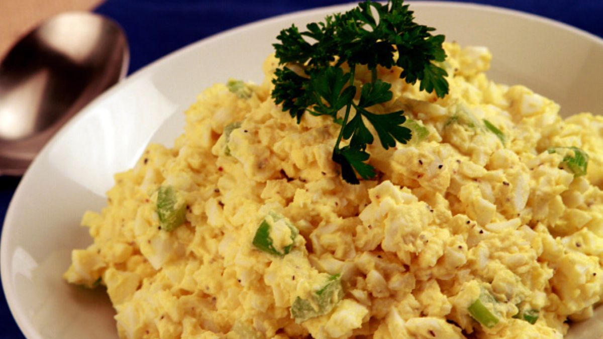 Przepis na pastę jajeczną. Jest prosty i zawiera pewien składnik, dzięki któremu będzie ci jeszcze bardziej smakować