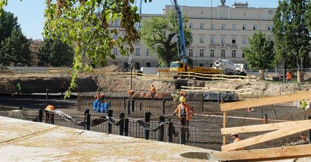 Praca wre na Placu Litewskim. Zaglądamy na plac budowy [ZDJĘCIA]