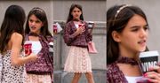 13-letnia Suri Cruise w eleganckim wydaniu raczy się sokiem w towarzystwie znajomej (ZDJĘCIA)