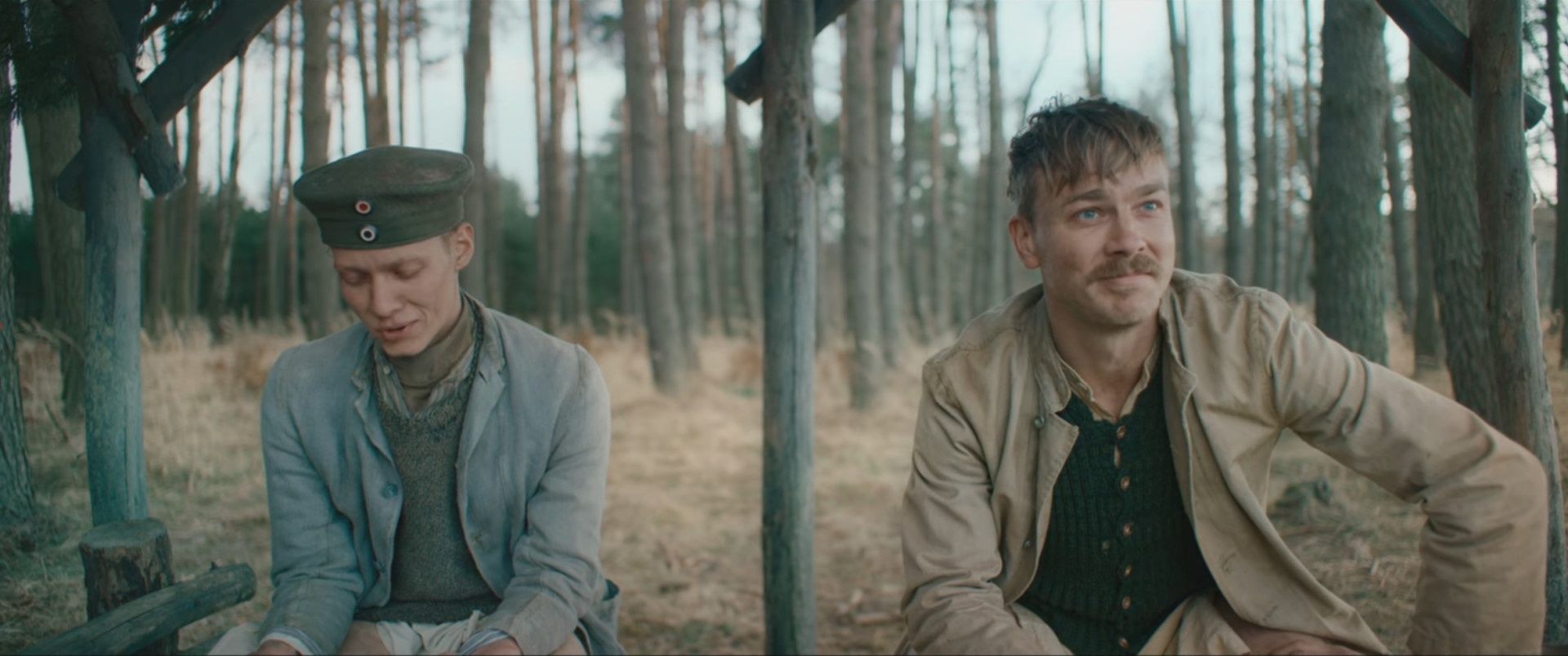 Na Zachodzie Bez Zmian - Netflix - kontrasty scen