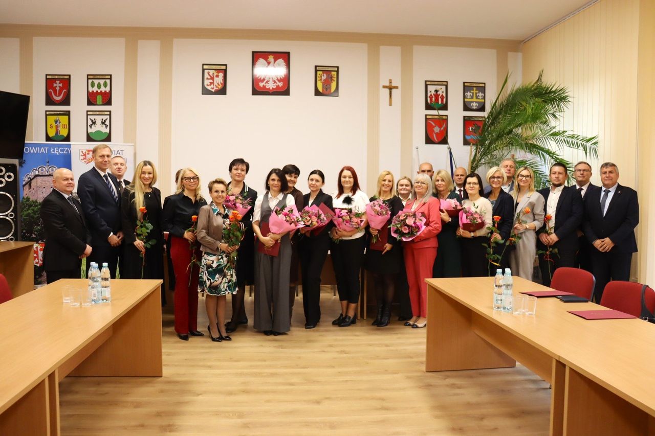Łęczyca: Dzień Nauczyciela 2025. Nauczyciele otrzymali nagrody