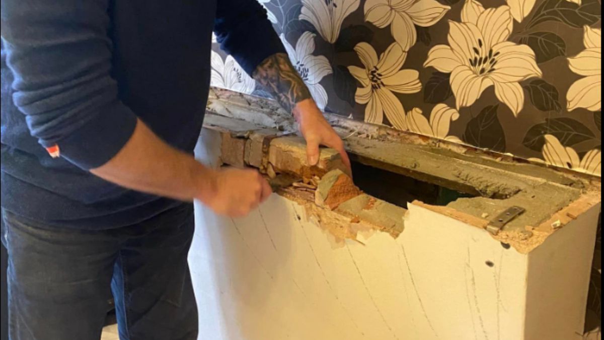 Rozebrali kominek i dokonali niezwykłego odkrycia