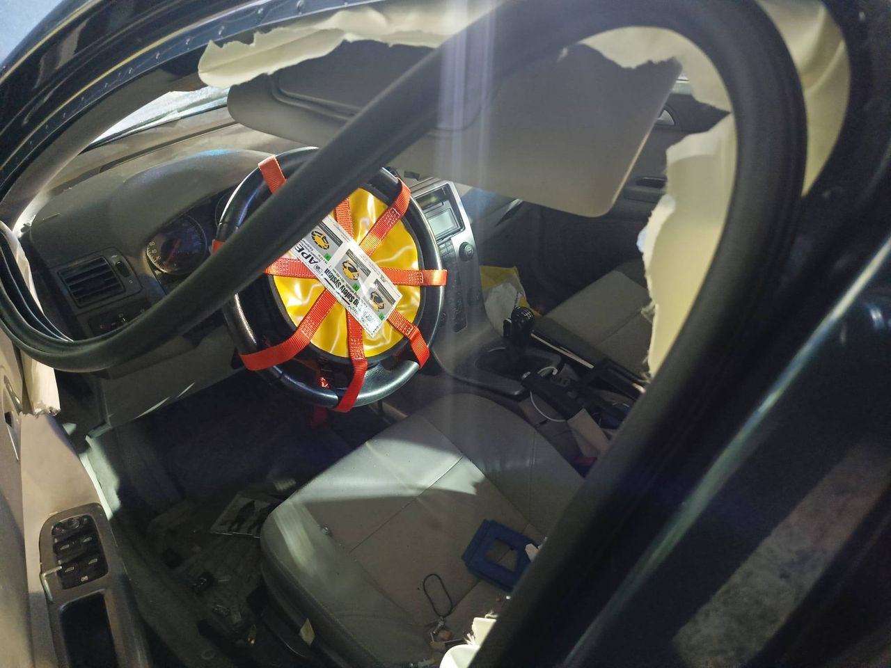 Wypadek na drodze 434 pod Poznaniem. Jedna osoba ranna, strażacy i ratownicy medyczni na miejscu