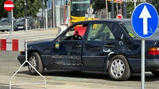 Warszawa: Zderzenie tramwaju z autem w Wilanowie. Motorniczy wysiadł i został potrącony przez autobus miejski
